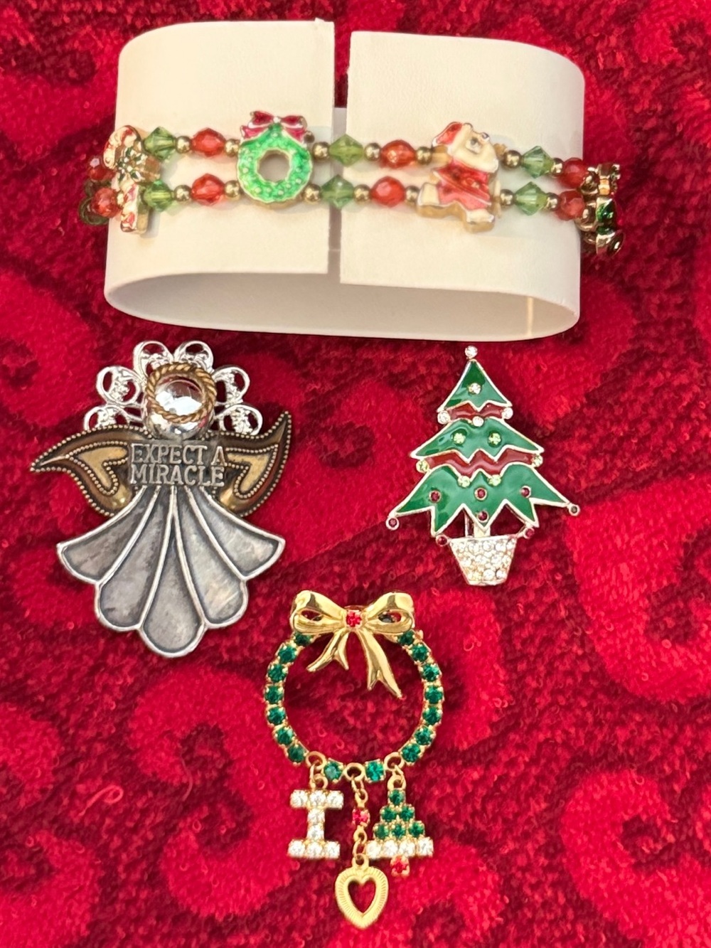 Vintage Women’s Jewelry Brooches, Pins, and elastic Bracelet.